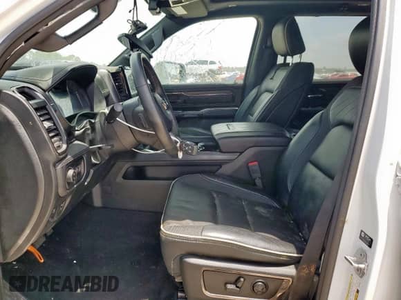 2025 Ram 1500 Limited z VIN 1C6SRFHPXSN582690, wystawiony jako Copart lot #61061555 z przebiegiem Nie podano mil oraz Szkoda całkowita • Salvage title. Historia ofert i sprzedaży dostępna na DreamBid. Obrazek 7.