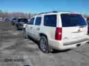 2008 Chevrolet Tahoe 3LT z VIN 1GNFK13018R178472, wystawiony jako IAAI lot #41587422 z przebiegiem 238 152 mil mil oraz . Historia ofert i sprzedaży dostępna na DreamBid. Obrazek 3.