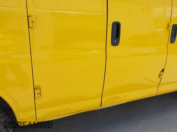 2021 Chevrolet Express Cargo с VIN 1GCWGAFP8M1175144, выставлен на аукционе IAAI как лот 42815392 с пробегом 57 298 миль миль и . История ставок и продаж доступна на DreamBid. Изображение 6.