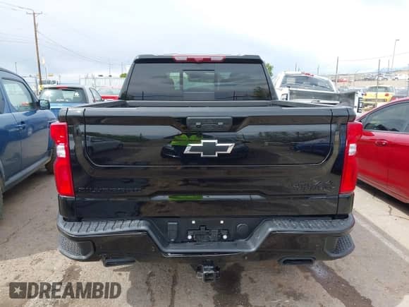 2024 Chevrolet Silverado 1500 High Country z VIN 1GCUDJE81RZ311617, wystawiony jako IAAI lot #42184679 z przebiegiem 2 117 mil mil oraz . Historia ofert i sprzedaży dostępna na DreamBid. Obrazek 16.