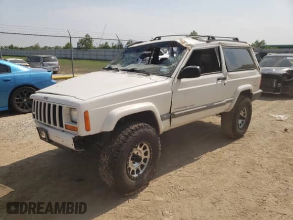 2001 Jeep Grand Cherokee с VIN 1J4FT47S21L596528, выставлен на аукционе Copart как лот 68641764 с пробегом Не указан миль и Списание • Salvage title. История ставок и продаж доступна на DreamBid. Изображение 1.
