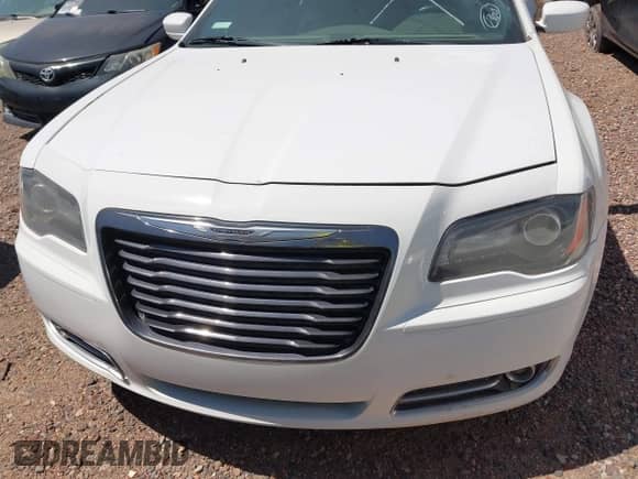 2014 Chrysler 300 S with VIN 2C3CCABG0EH330345, listed as a IAAI auction lot 42164999 with 167,627 mi miles and . Bid and sale history available at DreamBid. Image 11.