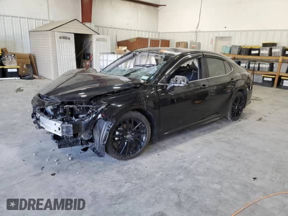 2022 Toyota Camry SE с VIN 4T1G11AK0NU697960, выставлен на аукционе Copart как лот 90143175 с пробегом Не указан миль и Чистый • Clean title. История ставок и продаж доступна на DreamBid. Изображение 1.