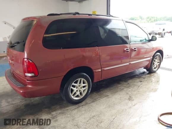 1999 Dodge Caravan SE with VIN 1B4GP44G6XB571061, listed as a IAAI auction lot 42878968 with Not provided miles and . Bid and sale history available at DreamBid. Image 4.