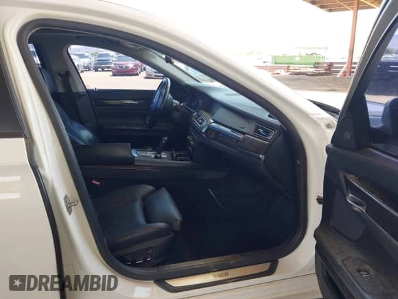 2010 BMW 7 Series 750i with VIN WBAKA8C54ACY36127, listed as a IAAI auction lot 42392407 with 155,740 mi miles and . Bid and sale history available at DreamBid. Image 5.