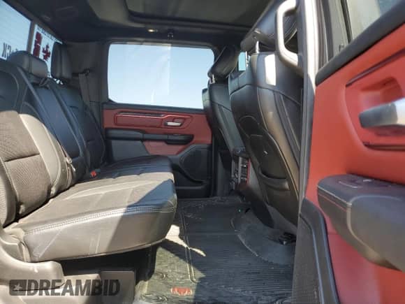 2020 Ram 1500 Rebel z VIN 1C6SRFLT0LN233317, wystawiony jako Copart lot #70363135 z przebiegiem 124 850 mil mil oraz Szkoda całkowita • Salvage title. Historia ofert i sprzedaży dostępna na DreamBid. Obrazek 10.