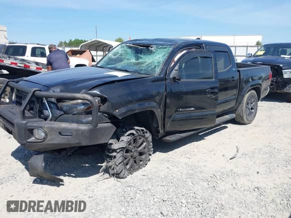 2021 Toyota Tacoma SR5 с VIN 5TFAZ5CN5MX103233, выставлен на аукционе IAAI как лот 43195860 с пробегом 126 250 миль миль и . История ставок и продаж доступна на DreamBid. Изображение 17.