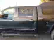 2017 GMC Sierra 1500 SLT z VIN 3GTU2NEJXHG390025, wystawiony jako IAAI lot #43466901 z przebiegiem 66 494 mil mil oraz . Historia ofert i sprzedaży dostępna na DreamBid. Obrazek 14.