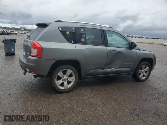 2011 Jeep Compass с VIN 1J4NF1FB3BD258974, выставлен на аукционе Copart как лот 85819335 с пробегом 156 882 миль миль и Списание • Salvage title. История ставок и продаж доступна на DreamBid. Изображение 3.
