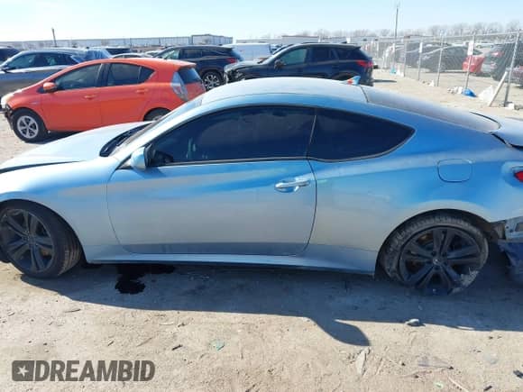 2010 Hyundai Genesis Coupe Premium z VIN KMHHT6KD1AU040560, wystawiony jako IAAI lot #41360956 z przebiegiem 118 738 mil mil oraz . Historia ofert i sprzedaży dostępna na DreamBid. Obrazek 14.