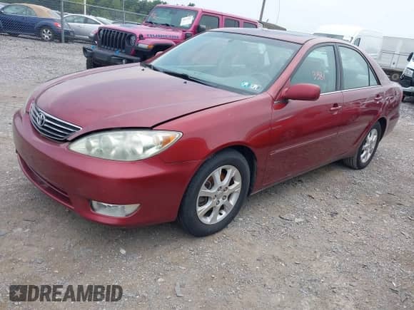 2005 Toyota Camry LE with VIN 4T1BF32K65U109808, listed as a IAAI auction lot 42903381 with 110,213 mi miles and . Bid and sale history available at DreamBid. Image 2.