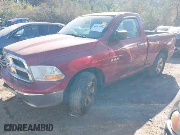 2010 Dodge 1500 ST z VIN 3D7JB1EPXAG149528, wystawiony jako IAAI lot #41649486 z przebiegiem 176 443 mil mil oraz . Historia ofert i sprzedaży dostępna na DreamBid. Obrazek 2.