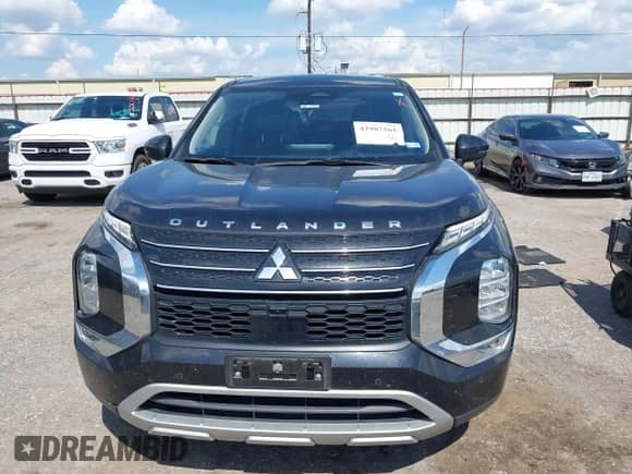 2024 Mitsubishi Outlander SE z VIN JA4J3VA81RZ012612, wystawiony jako IAAI lot #42987561 z przebiegiem 35 220 mil mil oraz . Historia ofert i sprzedaży dostępna na DreamBid. Obrazek 12.