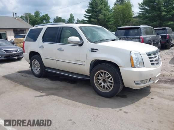 2008 Cadillac Escalade с VIN 1GYFK63818R135174, выставлен на аукционе IAAI как лот 42756625 с пробегом 166 062 миль миль и . История ставок и продаж доступна на DreamBid. Изображение 1.