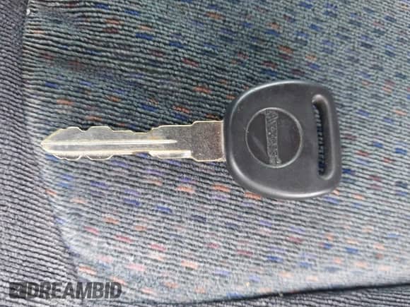 2002 Chevrolet Silverado 1500HD LS z VIN 1GCGK13U92F161881, wystawiony jako IAAI lot #41542660 z przebiegiem 267 478 mil mil oraz . Historia ofert i sprzedaży dostępna na DreamBid. Obrazek 11.