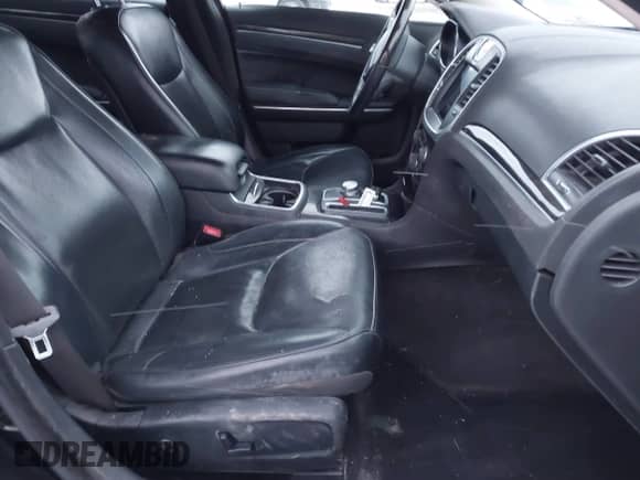 2017 Chrysler 300 C с VIN 2C3CCAKG6HH571573, выставлен на аукционе IAAI как лот 41246102 с пробегом 179 142 миль миль и . История ставок и продаж доступна на DreamBid. Изображение 5.