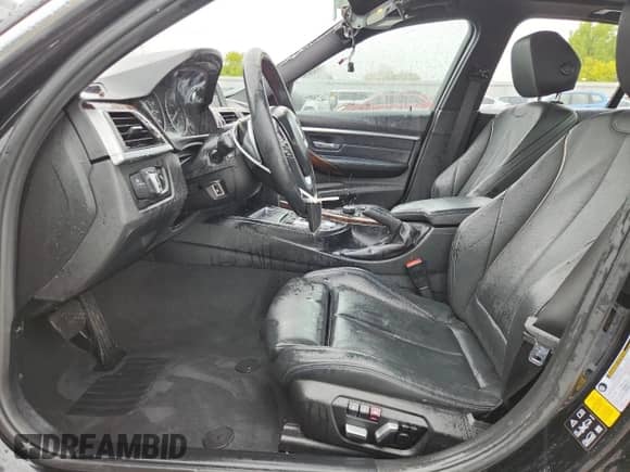 2017 BMW 3 Series 330i xDrive z VIN WBA8D9C37HA012411, wystawiony jako Copart lot #82086245 z przebiegiem 49 023 mil mil oraz Szkoda całkowita • Salvage title. Historia ofert i sprzedaży dostępna na DreamBid. Obrazek 7.