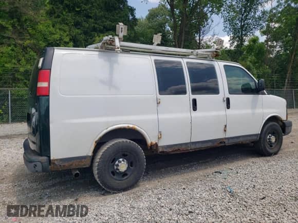 2008 Chevrolet Express Cargo with VIN 1GCGG25C181222190, listed as a Copart auction lot 60042645 with 252,090 mi miles and Clean title. Bid and sale history available at DreamBid. Image 3.