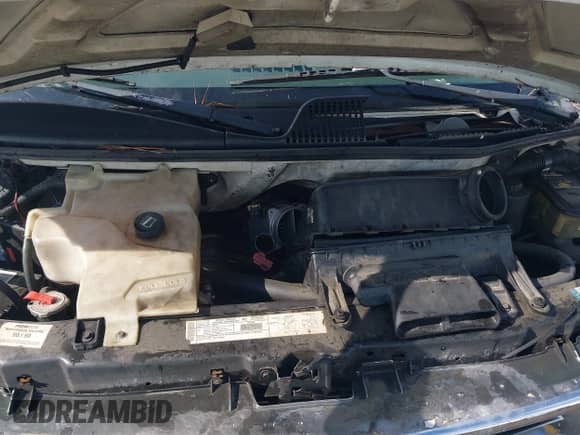 2000 Chevrolet Express Cargo YF7 z VIN 1GBFG15R9Y1183783, wystawiony jako IAAI lot #42715965 z przebiegiem 228 003 mil mil oraz . Historia ofert i sprzedaży dostępna na DreamBid. Obrazek 10.