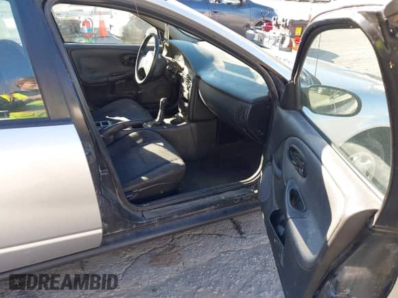 2002 Saturn SL z VIN 1G8ZG52812Z198597, wystawiony jako IAAI lot #43556259 z przebiegiem 140 782 mil mil oraz . Historia ofert i sprzedaży dostępna na DreamBid. Obrazek 5.