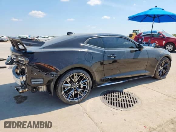 2022 Chevrolet Camaro ZL1 z VIN 1G1FJ1R61N0106977, wystawiony jako Copart lot #80406915 z przebiegiem 50 383 mil mil oraz Szkoda całkowita • Salvage title. Historia ofert i sprzedaży dostępna na DreamBid. Obrazek 3.