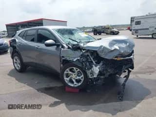 2025 Chevrolet Trax LS с VIN KL77LFEP1SC226836, выставлен на аукционе IAAI как лот 42999006 с пробегом 8 611 миль миль и . История ставок и продаж доступна на DreamBid. Изображение 1.