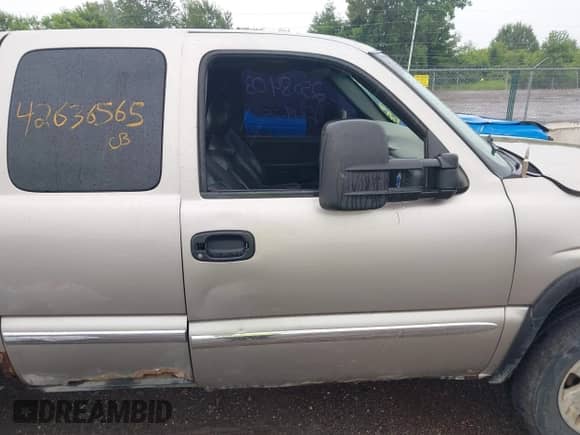 2000 GMC Sierra 1500 SLE z VIN 1GTEK19T0YE186897, wystawiony jako IAAI lot #42636565 z przebiegiem 229 310 mil mil oraz . Historia ofert i sprzedaży dostępna na DreamBid. Obrazek 18.