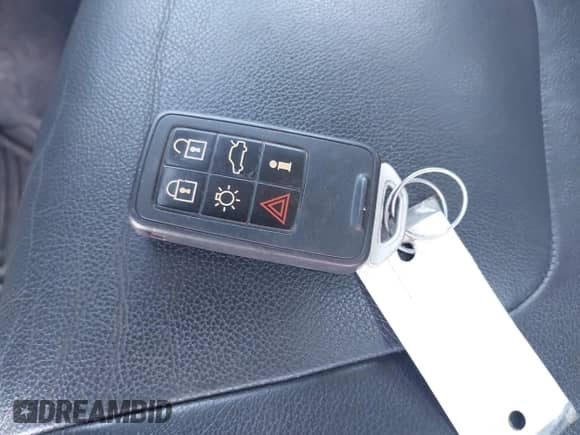 2015 Volvo S60 T5 Premier с VIN YV1612TB3F2315107, выставлен на аукционе IAAI как лот 41911081 с пробегом 121 149 миль миль и . История ставок и продаж доступна на DreamBid. Изображение 11.