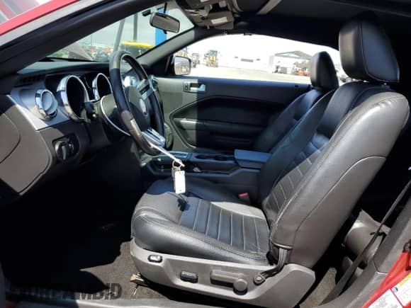 2005 Ford Mustang GT Deluxe с VIN 1ZVFT85H455196014, выставлен на аукционе Copart как лот 64955205 с пробегом 185 633 миль миль и Списание • Salvage title. История ставок и продаж доступна на DreamBid. Изображение 7.