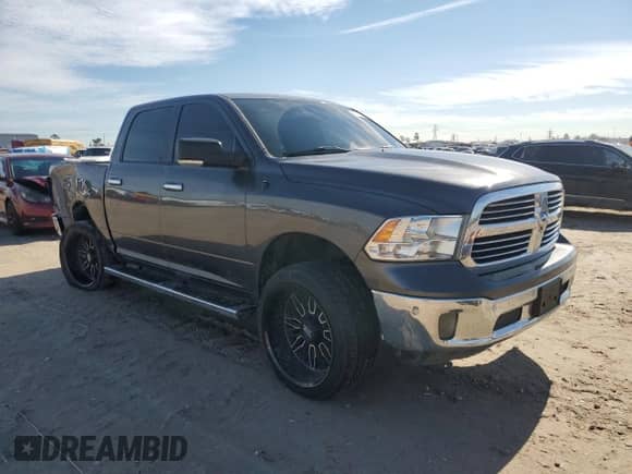 2016 Ram 1500 Big Horn z VIN 1C6RR6LM5GS175056, wystawiony jako Copart lot #89002435 z przebiegiem 110 983 mil mil oraz Szkoda całkowita • Salvage title. Historia ofert i sprzedaży dostępna na DreamBid. Obrazek 4.