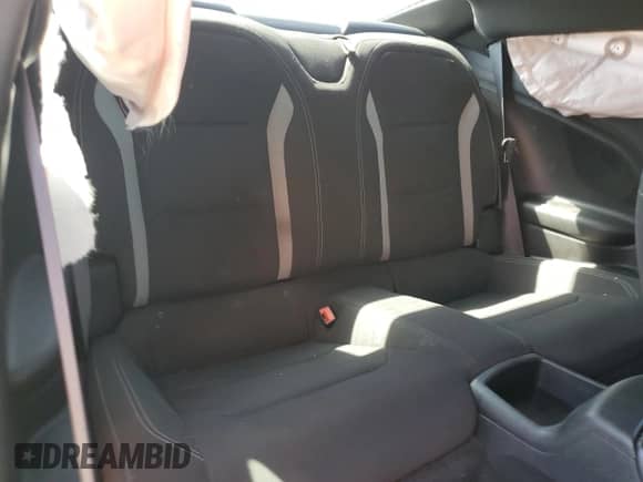 2018 Chevrolet Camaro 1LS z VIN 1G1FA1RX6J0137645, wystawiony jako Copart lot #55106625 z przebiegiem 52 627 mil mil oraz Szkoda całkowita • Salvage title. Historia ofert i sprzedaży dostępna na DreamBid. Obrazek 10.