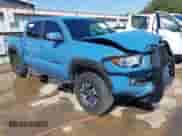 2019 Toyota Tacoma SR z VIN 3TMCZ5AN1KM249062, wystawiony jako IAAI lot #43236818 z przebiegiem 60 599 mil mil oraz . Historia ofert i sprzedaży dostępna na DreamBid. Obrazek 1.