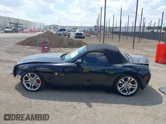 2005 BMW Z4 3.0i с VIN 4USBT53595LT28652, выставлен на аукционе IAAI как лот 43022558 с пробегом 78 980 миль миль и . История ставок и продаж доступна на DreamBid. Изображение 15.