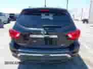 2017 Nissan Pathfinder S z VIN 5N1DR2MN5HC627582, wystawiony jako IAAI lot #42955656 z przebiegiem 87 553 mil mil oraz . Historia ofert i sprzedaży dostępna na DreamBid. Obrazek 17.