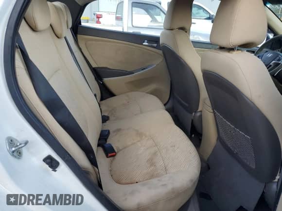 2013 Hyundai Accent GLS z VIN KMHCU4AE1DU582705, wystawiony jako Copart lot #86718285 z przebiegiem 225 231 mil mil oraz Czysty tytuł • Clean title. Historia ofert i sprzedaży dostępna na DreamBid. Obrazek 10.