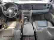2007 Jeep Commander Sport с VIN 1J8HG48K57C646986, выставлен на аукционе Copart как лот 70131555 с пробегом 238 593 миль миль и Списание • Salvage title. История ставок и продаж доступна на DreamBid. Изображение 8.