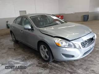 2013 Volvo S60 T5 с VIN YV1612FHXD2181306, выставлен на аукционе IAAI как лот 41726747 с пробегом 116 836 миль миль и . История ставок и продаж доступна на DreamBid. Изображение 1.