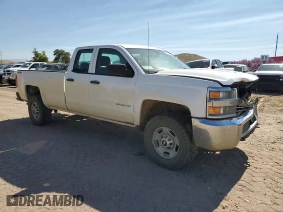 2015 Chevrolet Silverado 2500HD Work Truck z VIN 1GC2KUEG5FZ118338, wystawiony jako Copart lot #57356925 z przebiegiem 221 437 mil mil oraz Szkoda całkowita • Salvage title. Historia ofert i sprzedaży dostępna na DreamBid. Obrazek 4.