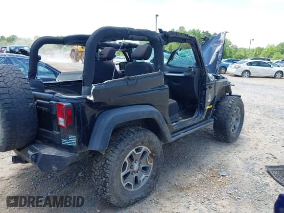 2013 Jeep Wrangler Rubicon 10th Anniversary with VIN 1C4BJWCG0DL573065, listed as a IAAI auction lot 42299018 with Not provided miles and . Bid and sale history available at DreamBid. Image 4.