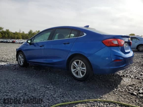 2018 Chevrolet Cruze LT z VIN 1G1BE5SM6J7139817, wystawiony jako Copart lot #82102395 z przebiegiem 90 330 mil mil oraz Szkoda całkowita • Salvage title. Historia ofert i sprzedaży dostępna na DreamBid. Obrazek 2.
