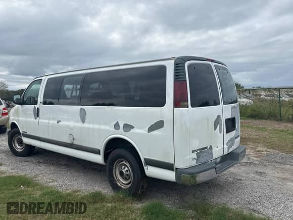 2002 Chevrolet Express с VIN 1GAHG39R921243538, выставлен на аукционе Copart как лот 82019624 с пробегом 512 936 миль миль и Чистый • Clean title. История ставок и продаж доступна на DreamBid. Изображение 3.