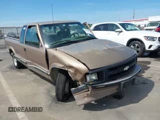 1996 Chevrolet S-10 LS with VIN 1GCCS19XXT8105972, listed as a IAAI auction lot 43281475 with 281,280 mi miles and . Bid and sale history available at DreamBid. Image 1.