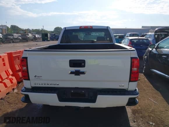 2019 Chevrolet Silverado 1500 Custom z VIN 2GCVKMEC7K1243970, wystawiony jako IAAI lot #43347102 z przebiegiem 79 556 mil mil oraz . Historia ofert i sprzedaży dostępna na DreamBid. Obrazek 16.