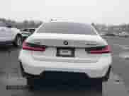 2023 BMW 3 Series M340i xDrive z VIN 3MW49FF01P8D15467, wystawiony jako IAAI lot #39164232 z przebiegiem 35 726 mil mil oraz . Historia ofert i sprzedaży dostępna na DreamBid. Obrazek 16.