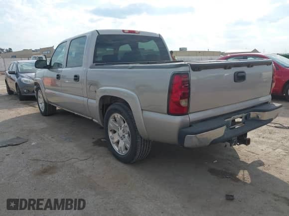 2005 Chevrolet Silverado 1500 LS z VIN 2GCEC13T651193081, wystawiony jako IAAI lot #43463563 z przebiegiem 226 648 mil mil oraz . Historia ofert i sprzedaży dostępna na DreamBid. Obrazek 3.