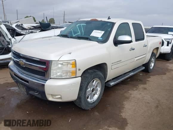 2011 Chevrolet Silverado 1500 LT z VIN 3GCPKSE38BG358968, wystawiony jako IAAI lot #43393436 z przebiegiem 187 947 mil mil oraz . Historia ofert i sprzedaży dostępna na DreamBid. Obrazek 19.
