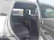 2018 Jeep Grand Cherokee Laredo z VIN 1C4RJEAG2JC172558, wystawiony jako IAAI lot #43256975 z przebiegiem 97 436 mil mil oraz . Historia ofert i sprzedaży dostępna na DreamBid. Obrazek 8.