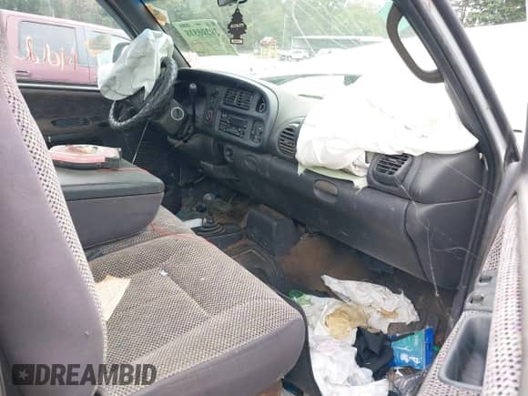 1998 Dodge 1500 z VIN 1B7HF16YXWS577605, wystawiony jako IAAI lot #40290315 z przebiegiem 220 771 mil mil oraz . Historia ofert i sprzedaży dostępna na DreamBid. Obrazek 5.