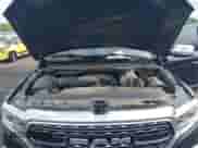 2019 Ram 1500 Limited z VIN 1C6SRFHT5KN503326, wystawiony jako IAAI lot #42084054 z przebiegiem 168 388 mil mil oraz . Historia ofert i sprzedaży dostępna na DreamBid. Obrazek 10.