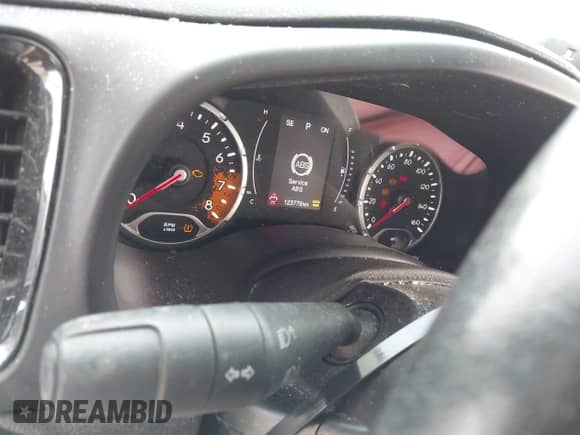 2018 Jeep Renegade Latitude z VIN ZACCJBBB7JPH09508, wystawiony jako IAAI lot #42896543 z przebiegiem 123 776 mil mil oraz . Historia ofert i sprzedaży dostępna na DreamBid. Obrazek 15.